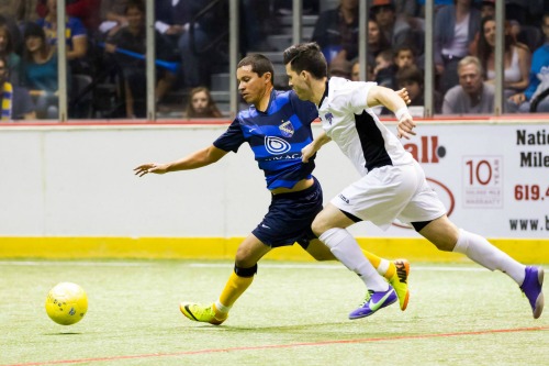 Ze Roberto in action with the San Diego Sockers.