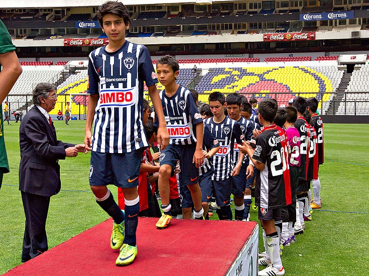 Rayados sub13 receive gold medals for FMF 2012 national title in Azteca Stadium