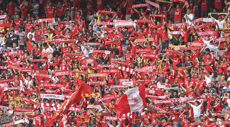 Liverpool Fans sing you will never walk alone