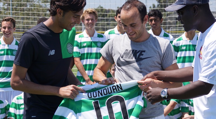 Youth soccer news - LANDON DONOVAN playing soccer with youth soccer players