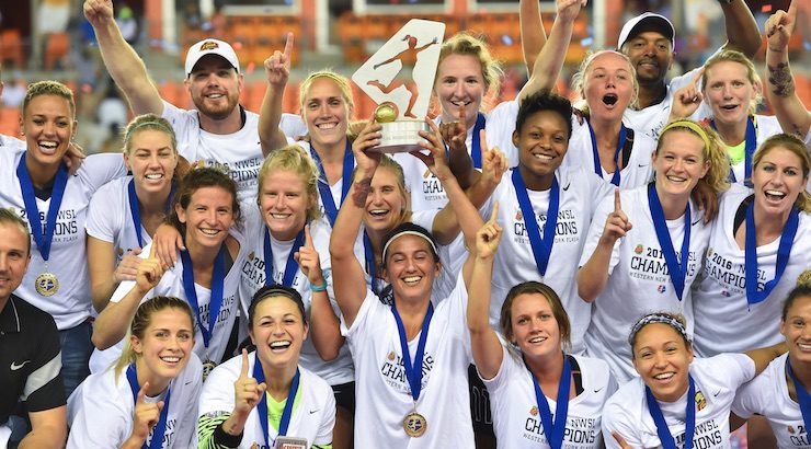 COMEBACK QUEENS CROWNED 2016 NWSL CHAMPIONS Birthday Girl Mewis, League MVP Williams Score in Flash Win; D’Angelo Makes 3 Saves in Shootout to Earn MVP Honors
