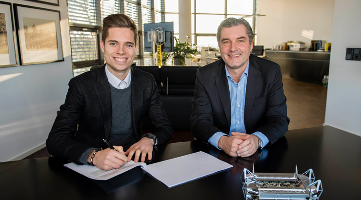 Soccer News: Borussia Dortmund Extends Julian Weigl's Contract