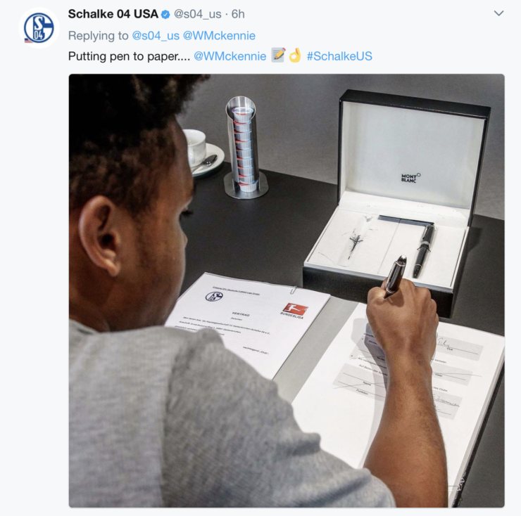 Weston McKennie extends his contract at FC Schalke 04 to 2022