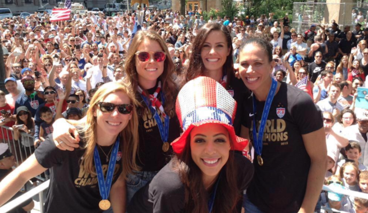 Lori Chalupny with the USWNT at the ticker tape after winning the 2015 FIFA Women's World Cup. Photo Courtesy of Twitter/@lorichalupny.