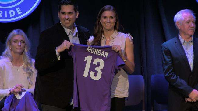 os-alex-morgan-introduced-as-orlando-pride-signee-20151026