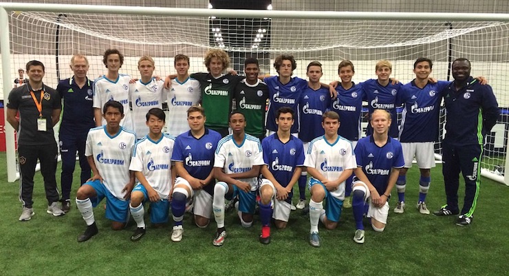 FC Schalke 04 at 2017 NSCAA Convention with youth soccer players